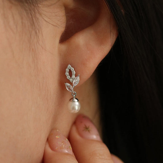 Laurel pearl drop earrings-0