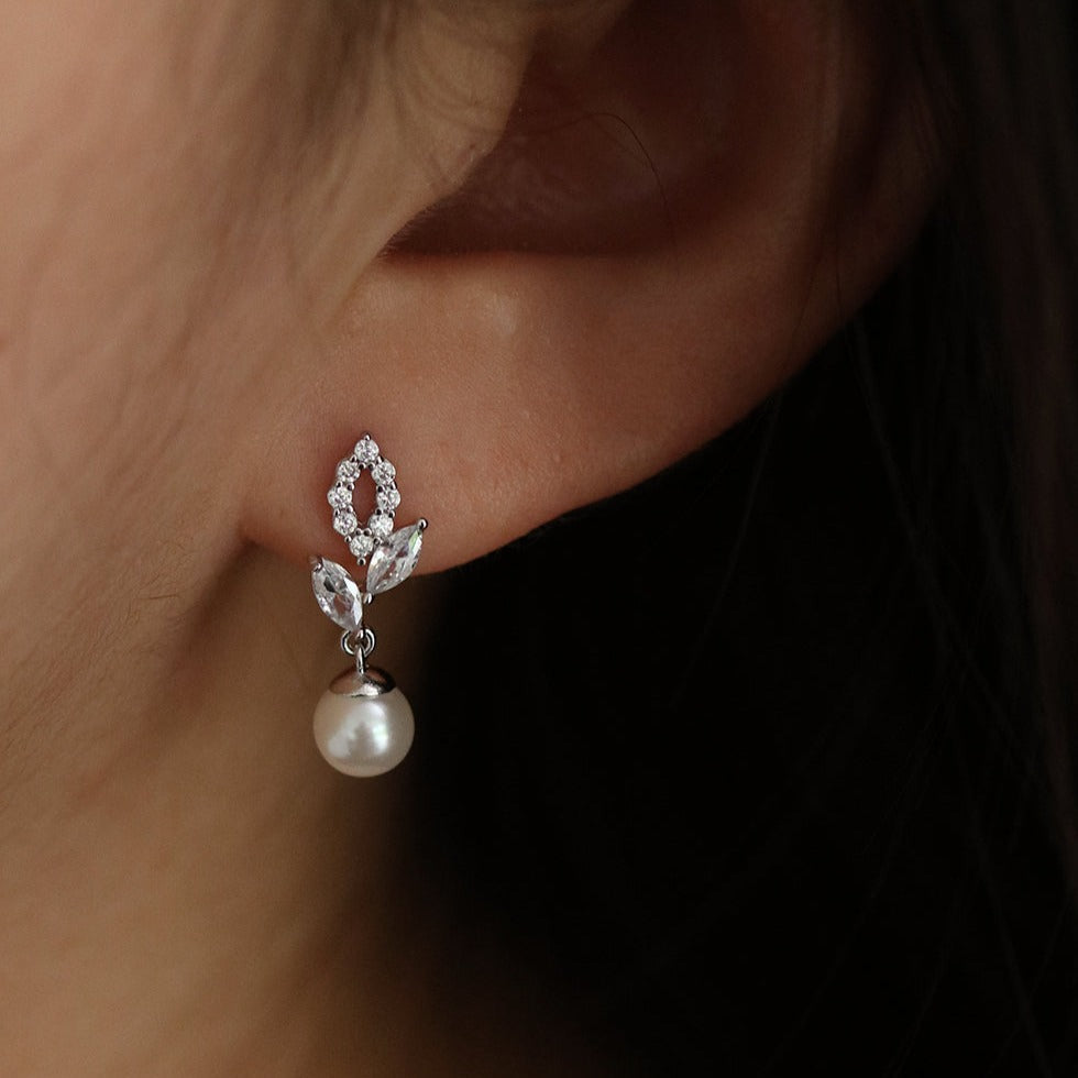 Laurel pearl drop earrings-3